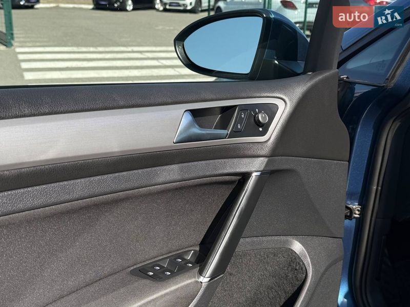 Хэтчбек Volkswagen Golf 2017 в Одессе