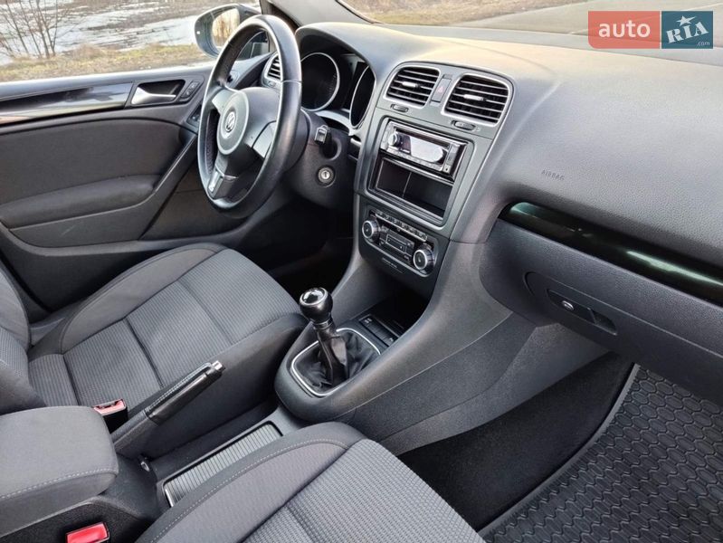 Хэтчбек Volkswagen Golf 2009 в Барышевке