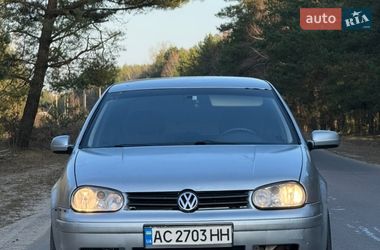 Хетчбек Volkswagen Golf 2001 в Ратному
