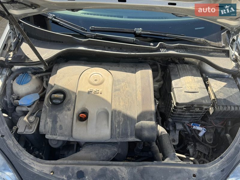 Хэтчбек Volkswagen Golf 2004 в Черновцах