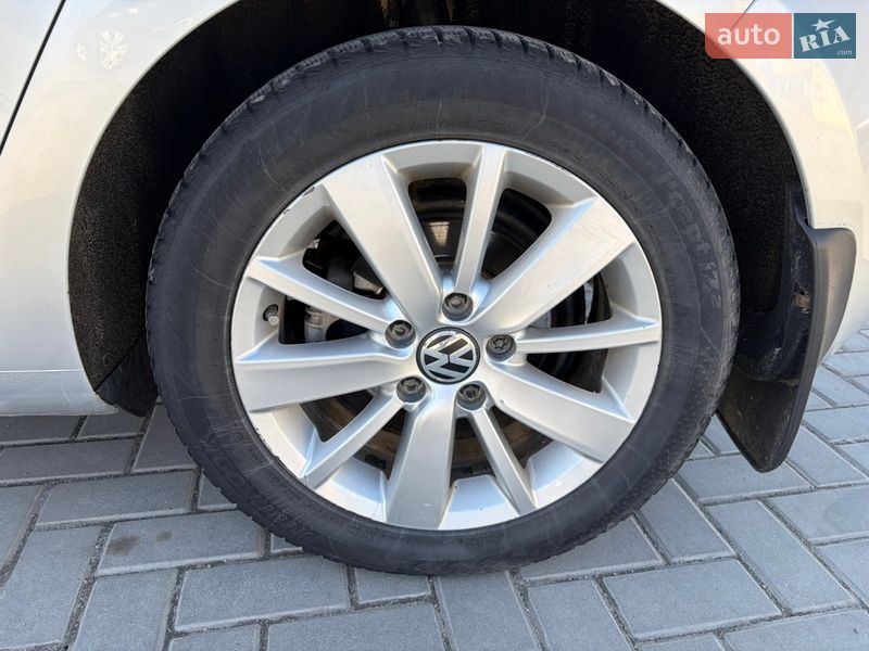 Хэтчбек Volkswagen Golf 2012 в Кропивницком