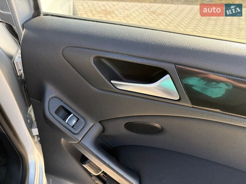 Хэтчбек Volkswagen Golf 2012 в Кропивницком