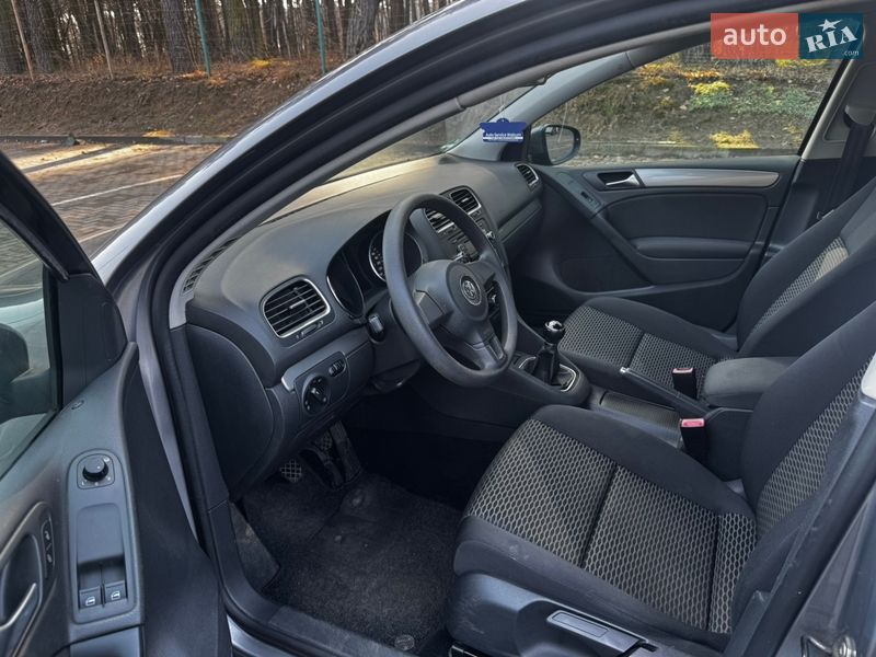 Хэтчбек Volkswagen Golf 2009 в Луцке