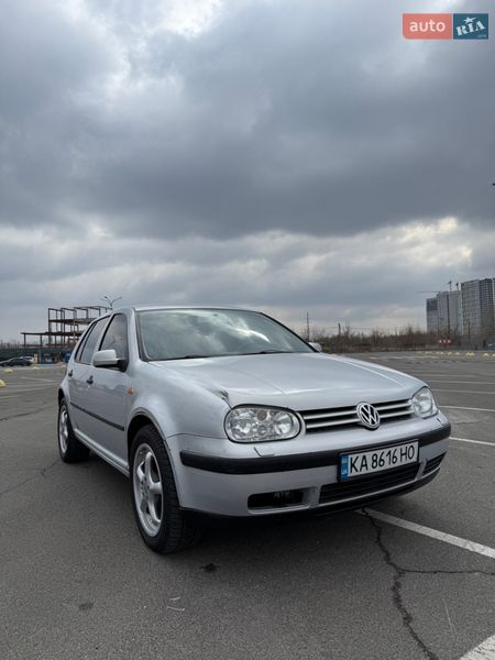 Хэтчбек Volkswagen Golf 2000 в Киеве