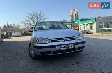 Хэтчбек Volkswagen Golf 2003 в Львове