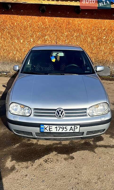 Хэтчбек Volkswagen Golf 2003 в Кривом Роге