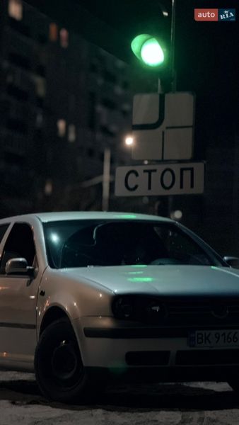 Хэтчбек Volkswagen Golf 1999 в Вараше