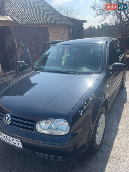 Хэтчбек Volkswagen Golf 2001 в Коростышеве