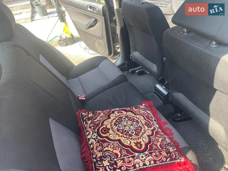 Хэтчбек Volkswagen Golf 2001 в Коростышеве