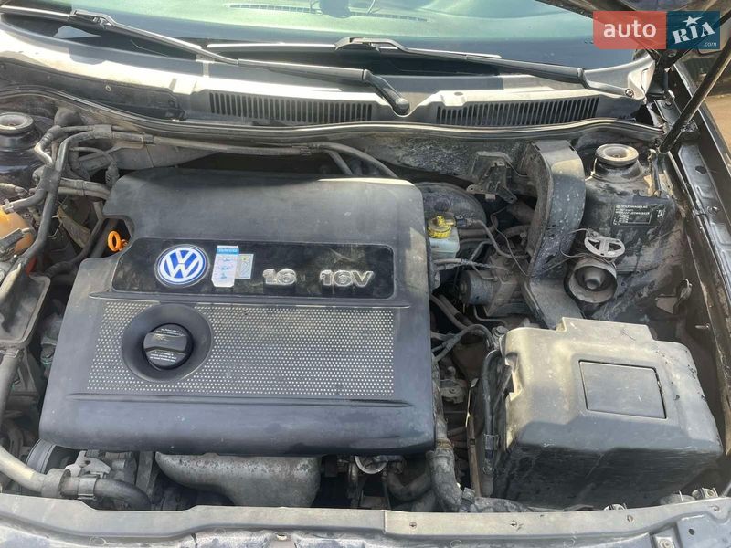 Хэтчбек Volkswagen Golf 2001 в Коростышеве