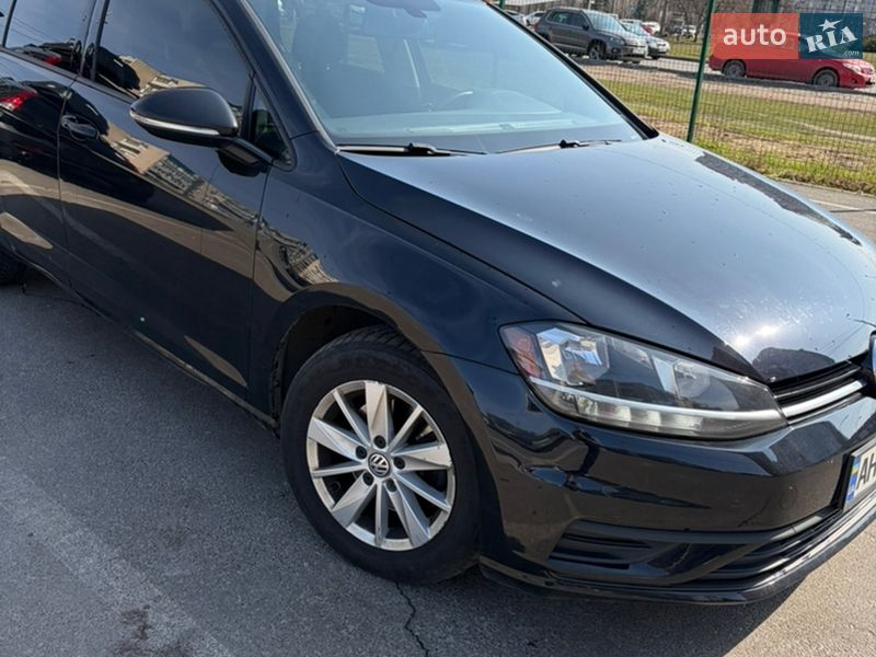 Хэтчбек Volkswagen Golf 2018 в Киеве