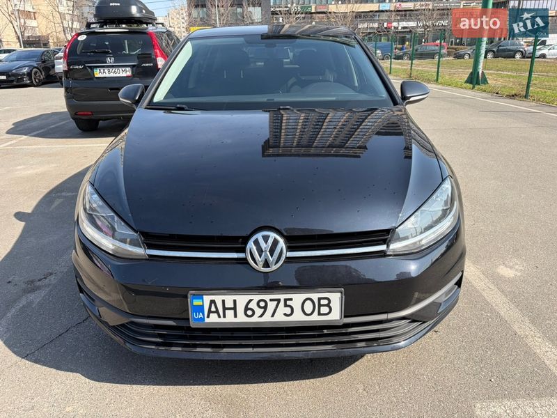 Хэтчбек Volkswagen Golf 2018 в Киеве