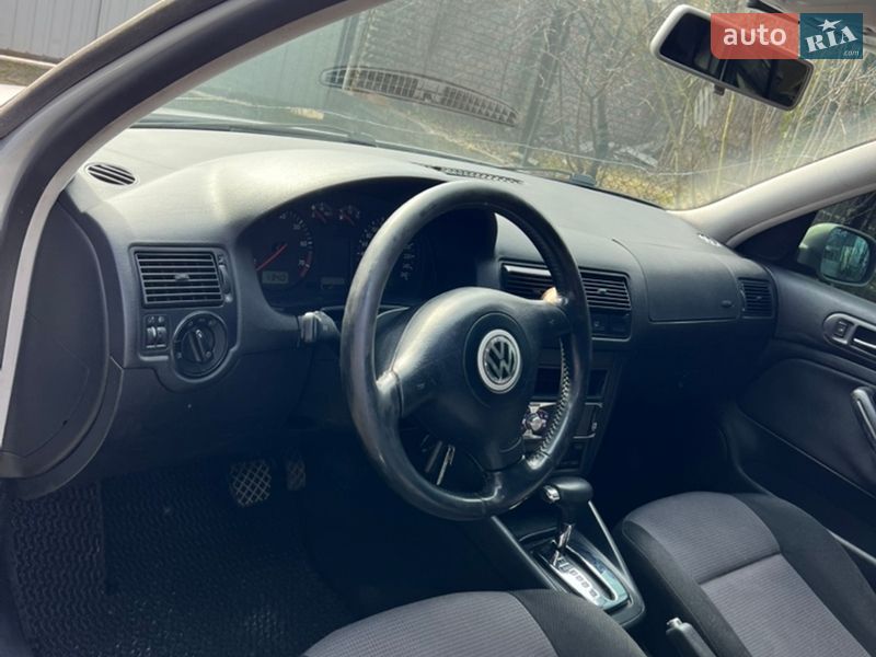 Хэтчбек Volkswagen Golf 2000 в Черновцах