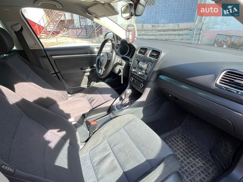 Универсал Volkswagen Golf 2011 в Сумах