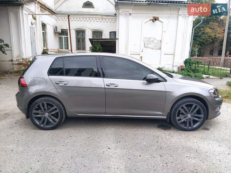 Хэтчбек Volkswagen Golf 2013 в Ромнах