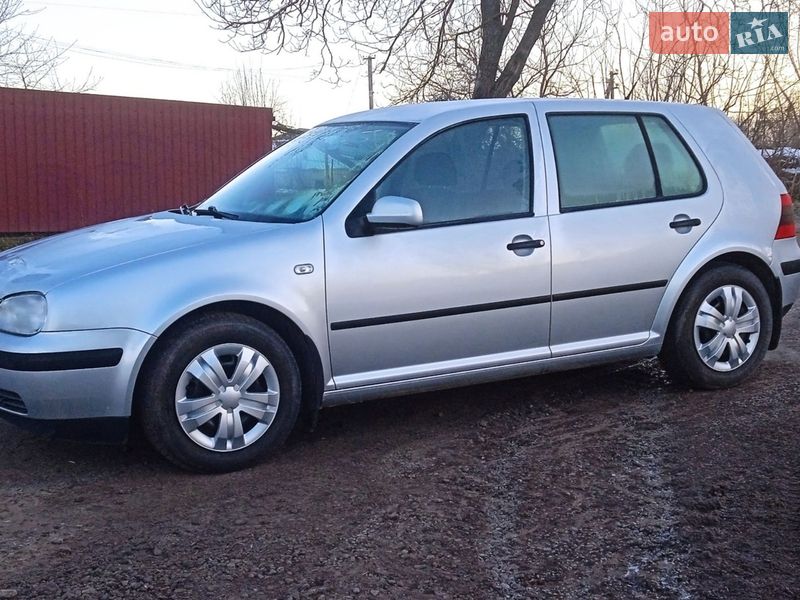 Хэтчбек Volkswagen Golf 2001 в Хмельницком