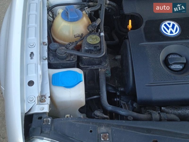 Хэтчбек Volkswagen Golf 2001 в Хмельницком