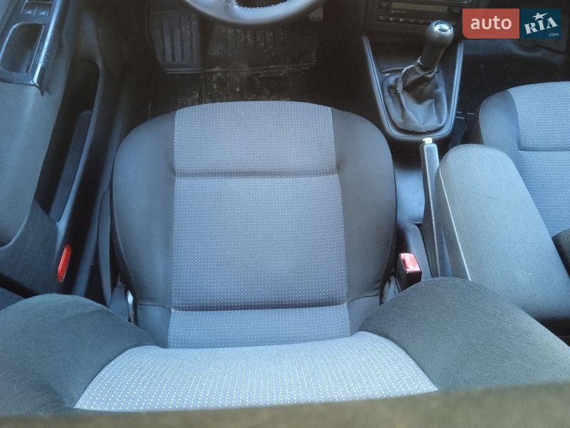 Хэтчбек Volkswagen Golf 2001 в Хмельницком