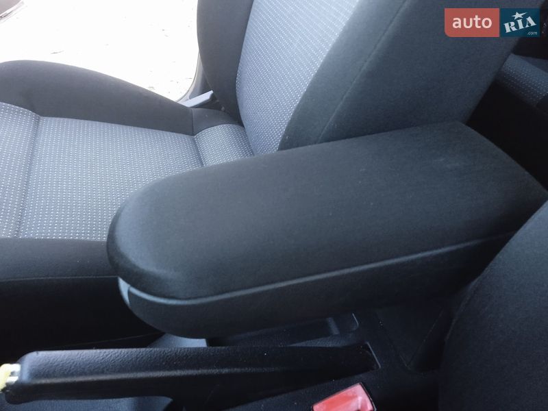 Хэтчбек Volkswagen Golf 2001 в Хмельницком