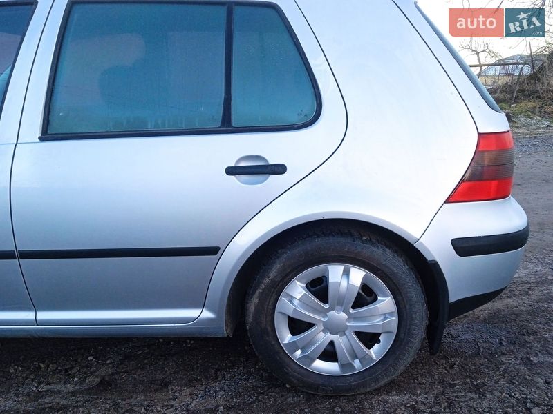 Хэтчбек Volkswagen Golf 2001 в Хмельницком