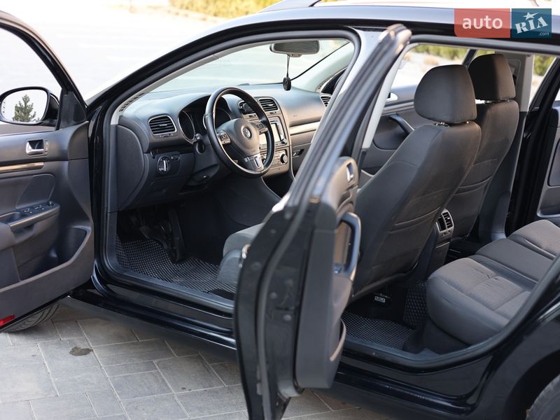 Универсал Volkswagen Golf 2011 в Луцке