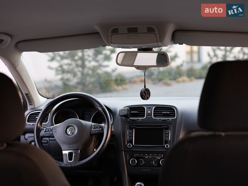 Универсал Volkswagen Golf 2011 в Луцке