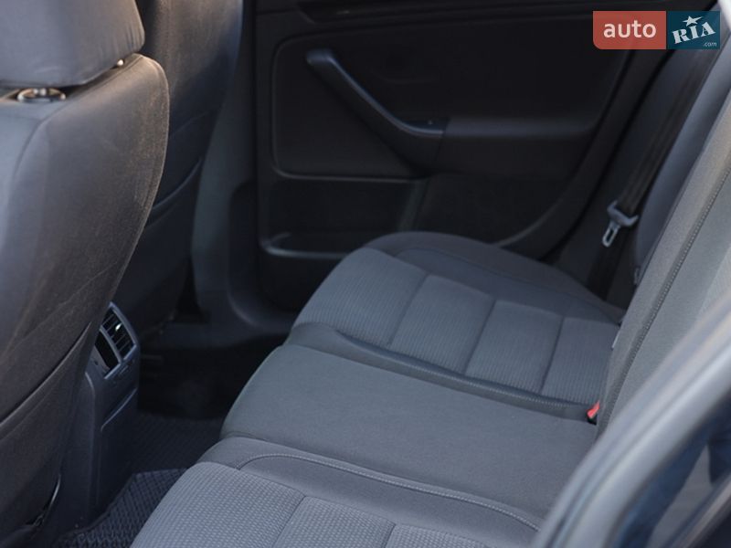 Универсал Volkswagen Golf 2011 в Луцке