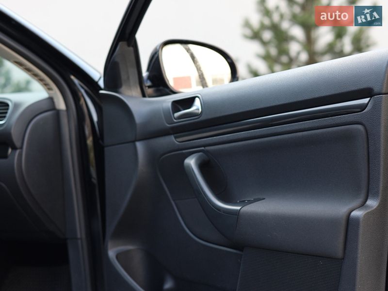 Универсал Volkswagen Golf 2011 в Луцке