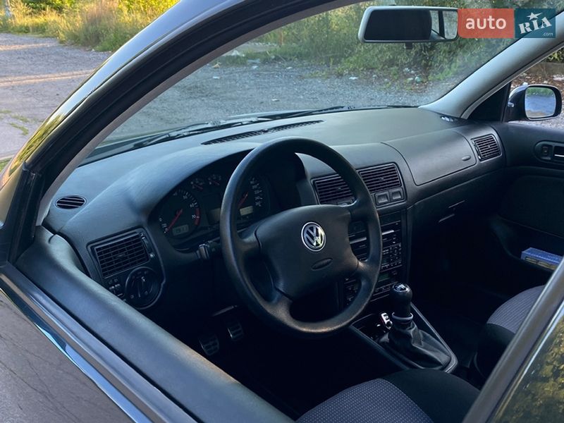 Хэтчбек Volkswagen Golf 2001 в Нежине