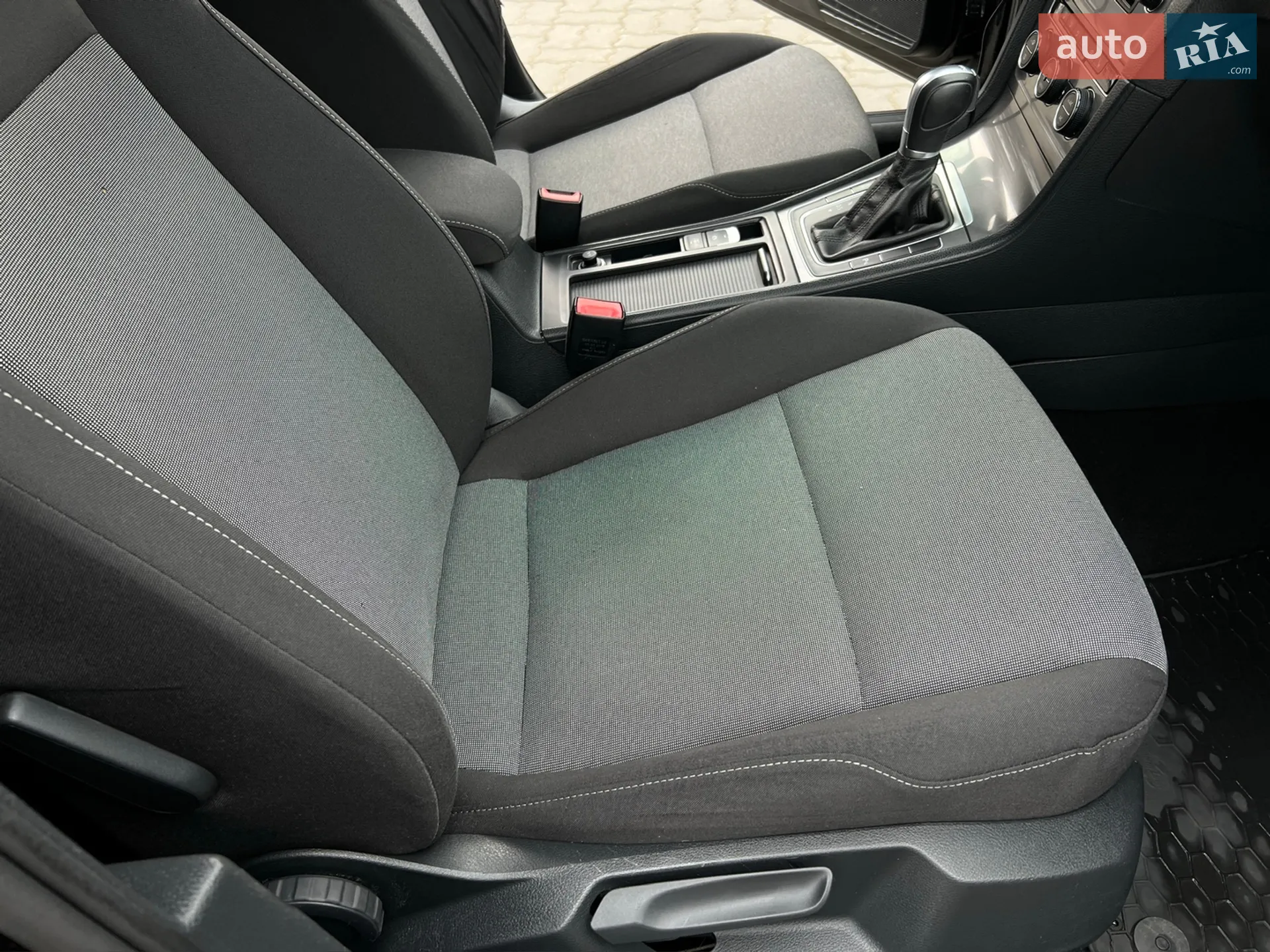 Volkswagen Golf 2015 VIN WVWZZZAUZFP634334 фото оголошення 46 з 96