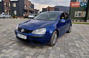 Хетчбек Volkswagen Golf 2004 в Ужгороді