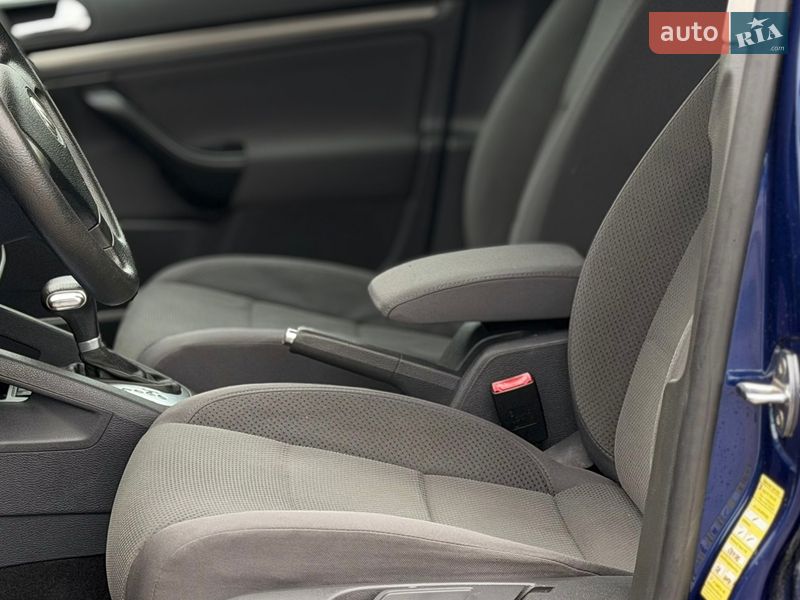 Хэтчбек Volkswagen Golf 2006 в Запорожье