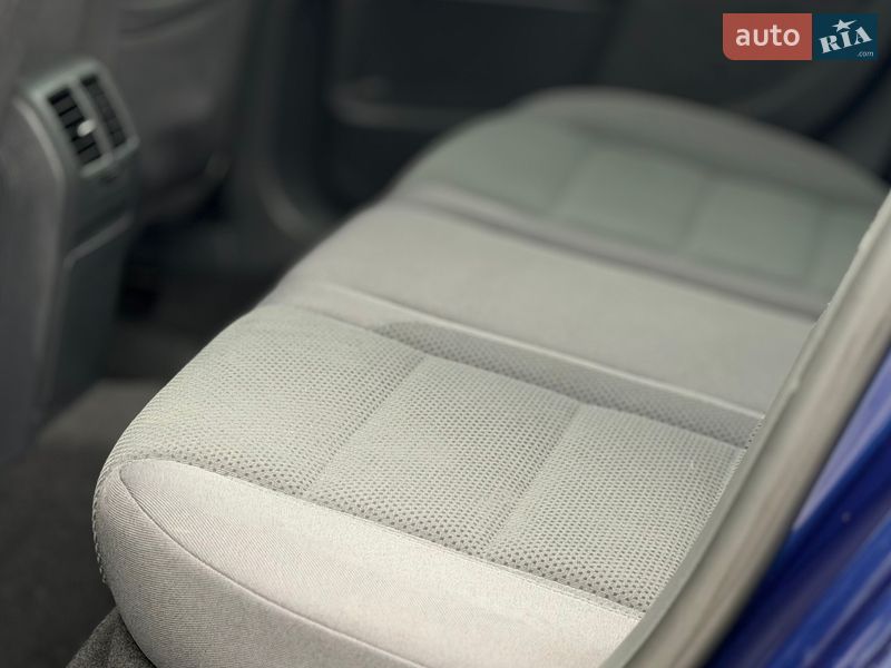 Хэтчбек Volkswagen Golf 2006 в Запорожье