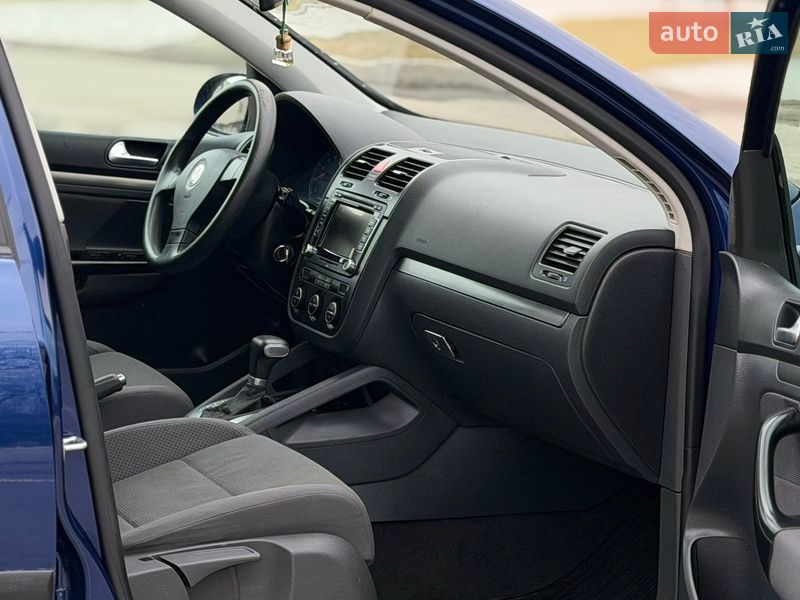 Хэтчбек Volkswagen Golf 2006 в Запорожье