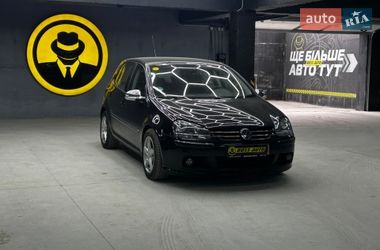 Хетчбек Volkswagen Golf 2008 в Чернівцях