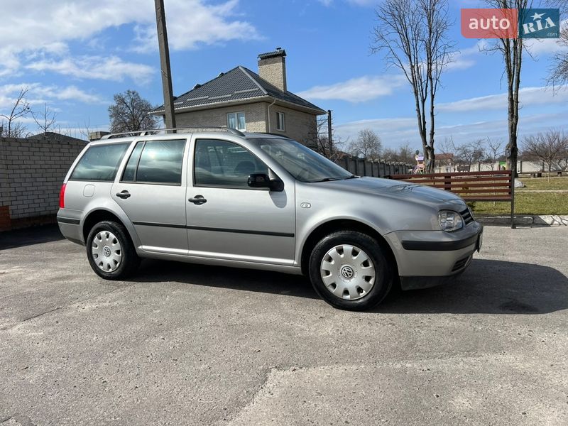 Універсал Volkswagen Golf 2002 в Сумах