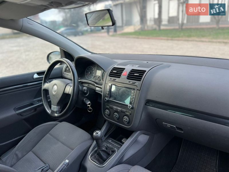 Хэтчбек Volkswagen Golf 2008 в Первомайске