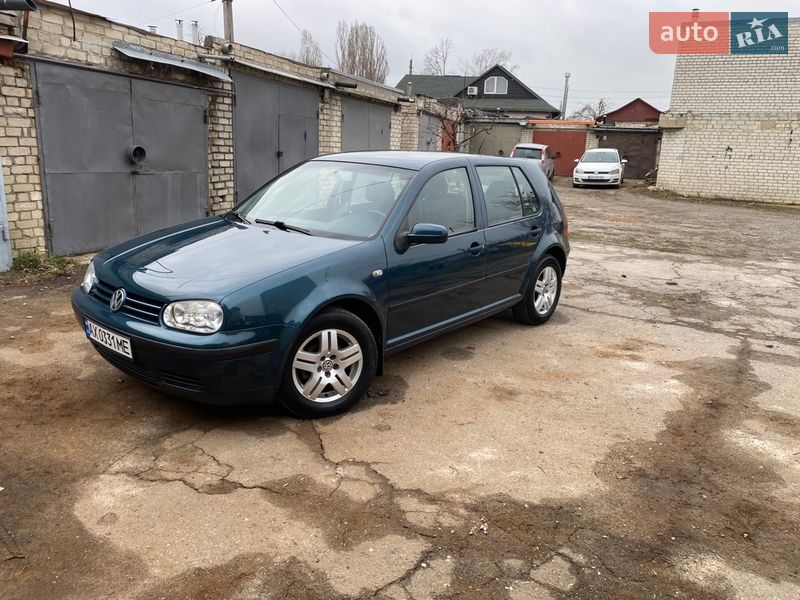 Хэтчбек Volkswagen Golf 2002 в Харькове