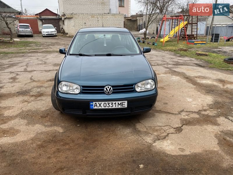 Хэтчбек Volkswagen Golf 2002 в Харькове