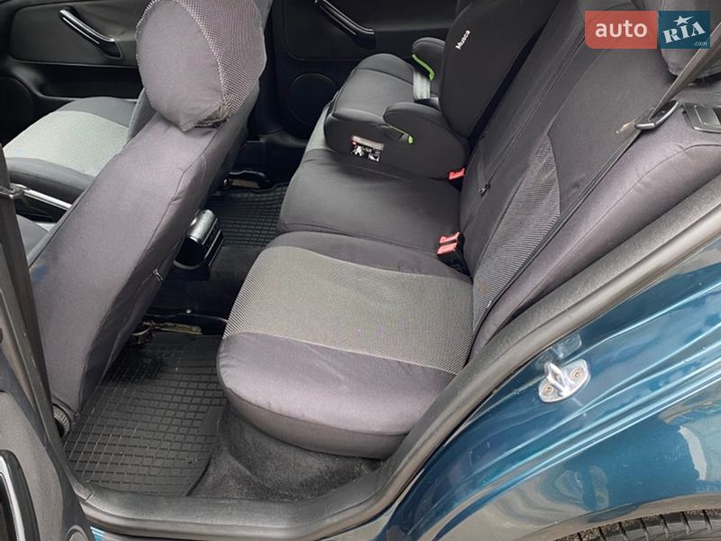 Хэтчбек Volkswagen Golf 2002 в Харькове