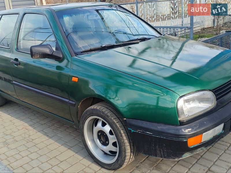 Хэтчбек Volkswagen Golf 1993 в Монастырище