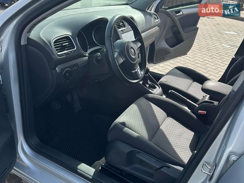 Хэтчбек Volkswagen Golf 2012 в Черновцах