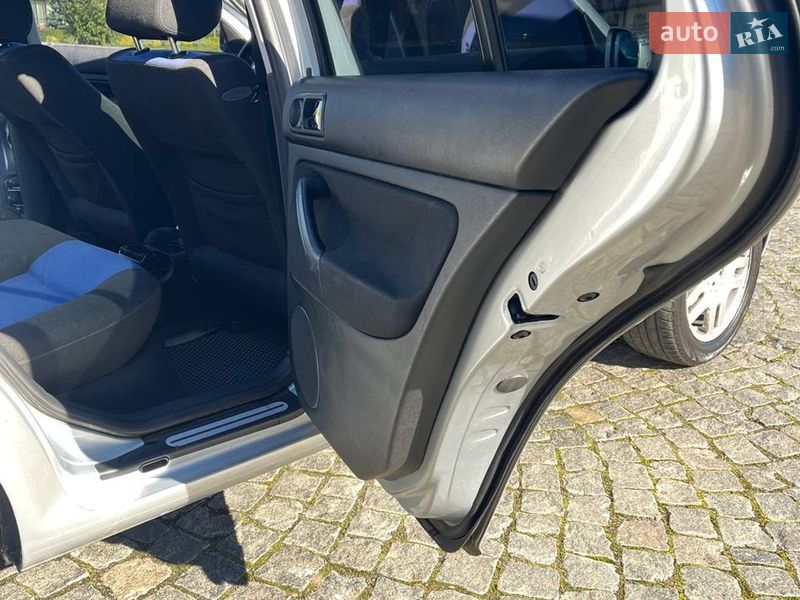 Хэтчбек Volkswagen Golf 2000 в Львове