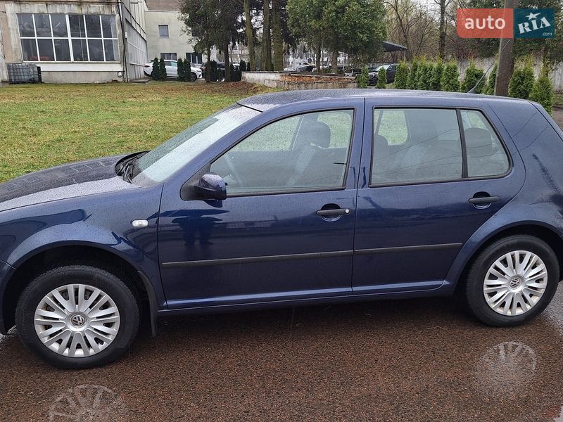Хэтчбек Volkswagen Golf 2003 в Львове