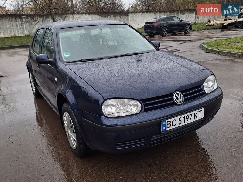 Хэтчбек Volkswagen Golf 2003 в Львове