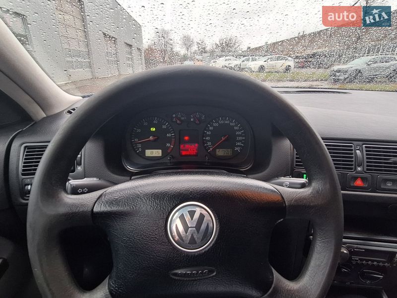 Хэтчбек Volkswagen Golf 2003 в Львове