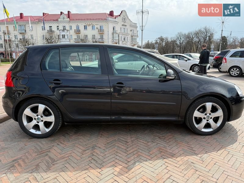 Хэтчбек Volkswagen Golf 2004 в Чернигове