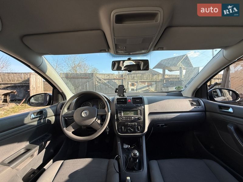 Хэтчбек Volkswagen Golf 2004 в Чернигове