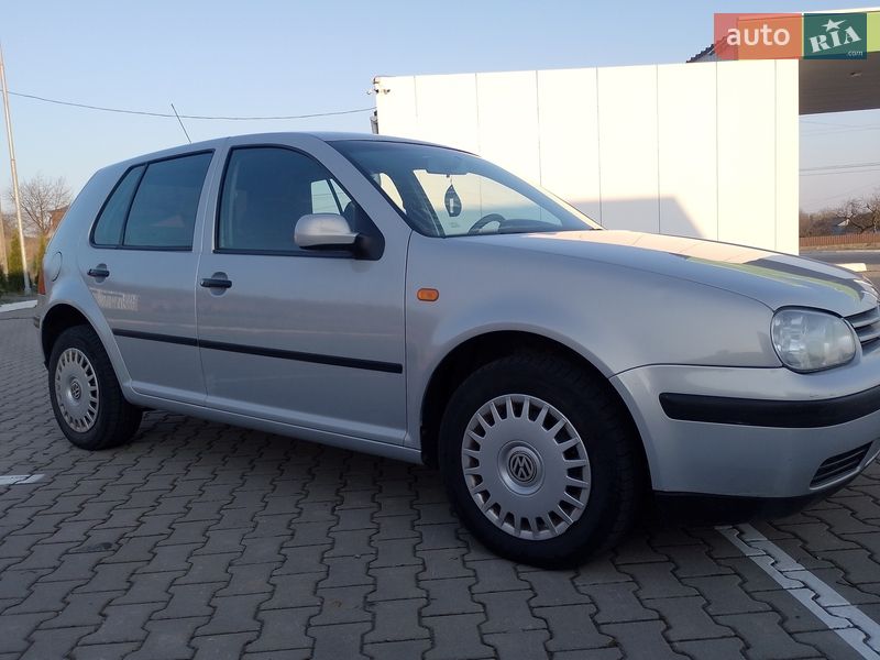 Хэтчбек Volkswagen Golf 1998 в Иванове