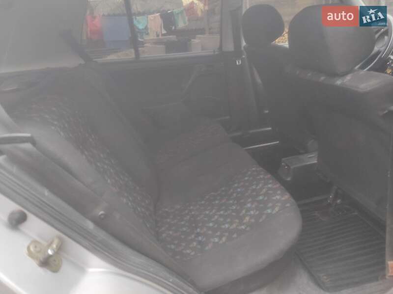 Хэтчбек Volkswagen Golf 1994 в Сарнах